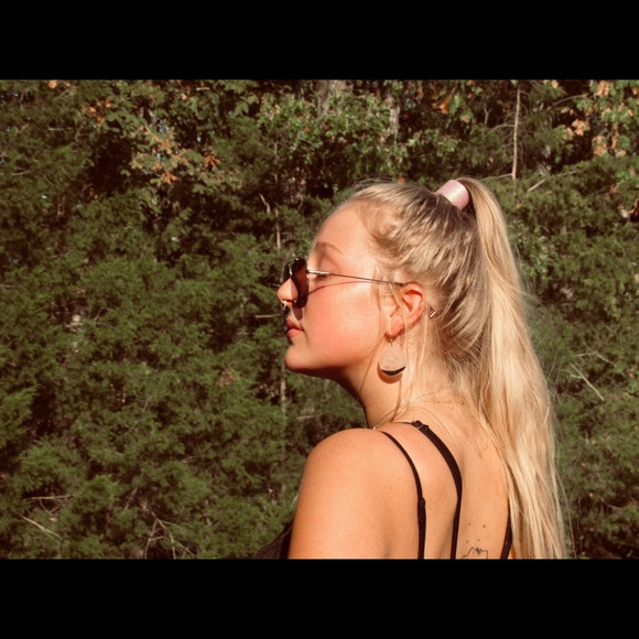 Meet your Posher, Mary O๐ฆ - Picture 4 of 8